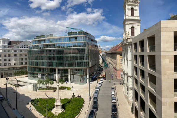 Szervita Square apartment for rent